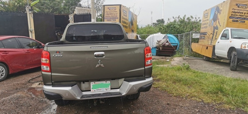 Imagen 2 de 10 de Mitsubishi L200