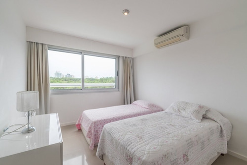 Imagen 8 de 16 de Apartamento En Venta De 3 Dormitorios C/ Cochera En Playa Brava