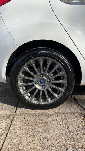 Ford Fiesta Kinetic 1.6 Titanium Powershift 120cv