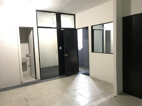 Oficina Amplia, Con Excelente Ubicación Se Aceptan Créditos