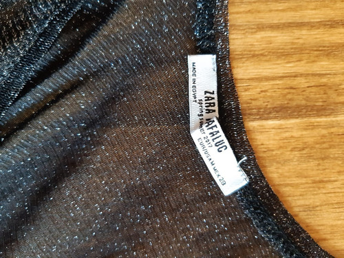 Remera Con Brillitos Zara