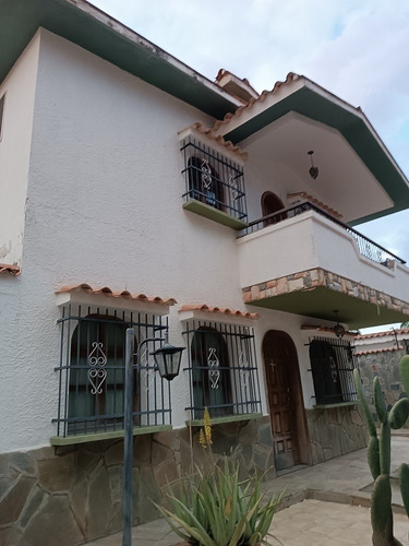 Imagen 9 de 26 de Fernando Guerrero Vende Casa De Dos Plantas En El Trigal Norte