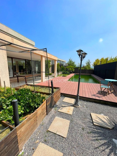 Casa En Venta De 4 Dorm. En Colina