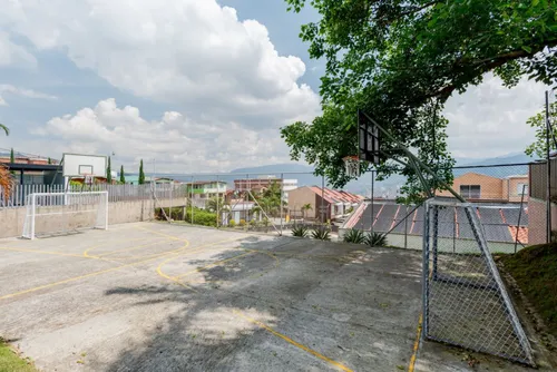 Casa En Venta En La Estrella. Cod V4036
