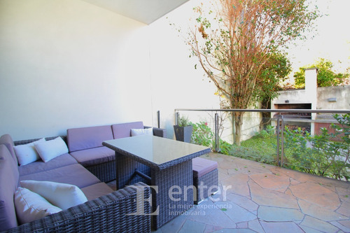 Imagen 22 de 25 de Divina - Gran Casa Con Hermoso Jardín- Zona Residencial De Parque Batlle - 4 Dormitorios / 3 Baños Construidos 224 M2 / Terreno 331 M2. Lugar Para Dos Vehículos.