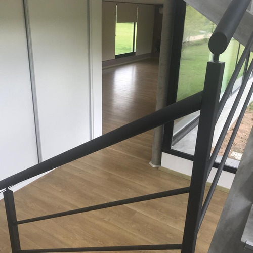 Imagen 20 de 27 de Casa En Venta Ambientes Amplios, 3 Dormitorios + Servicio. 310 M2 + Terreno. Vale La Pena Coordinar Visita!