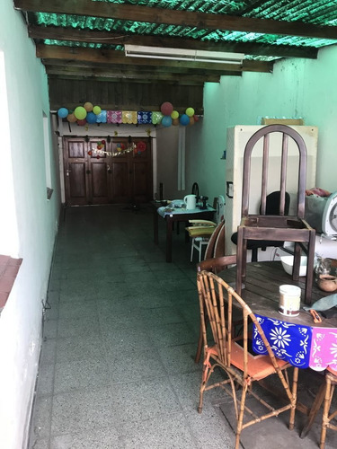 Importante Propiedad Emplazada En Lote De 380 Mts2
