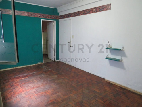 Imagen 5 de 14 de Departamento 2 Amb 3er Piso Por Escalera Inmejorable Ubicacion A Actualizar