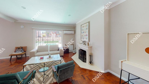 En Buena Zona Residencial, Chalet Totalmente Actualizado Con Lo Mejor, Jardin, Pileta.