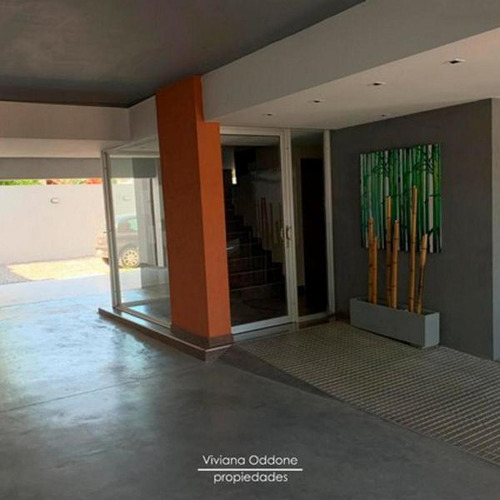 Depto. En Alquiler En Castelar Centro Ambiente Y Medio Con Cochera Apto Prof.