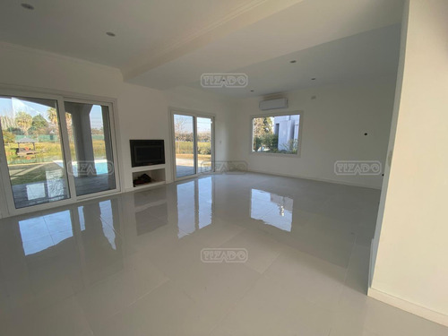 Casa En Venta Al Lago En Las Glorietas, Nordelta, Tigre