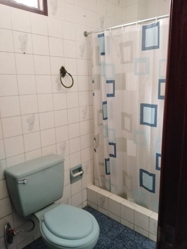 Casa Bien Ubicada 3 Pisos C/ Aires P/2 Pisos