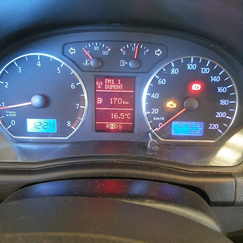 Volkswagen Polo Sedan 1.6 Vht Comfortline Total Flex