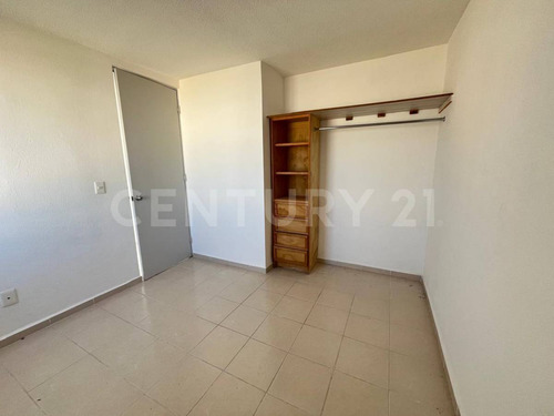 Casa En 2 Niveles Con Patio De Servicio En Real Solare, El Marqués, Querétaro