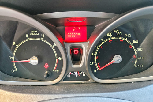 Ford Fiesta Kinetic 1.6 Design 120cv Titanium