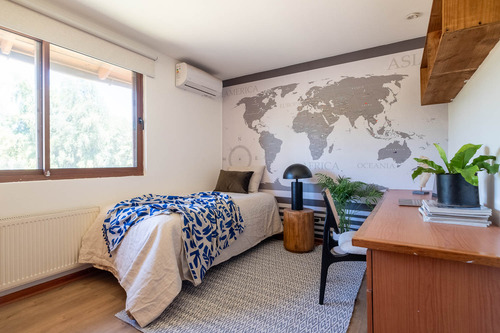 Vive Seguro En Chicureo: Casa Chilena En Condominio Central