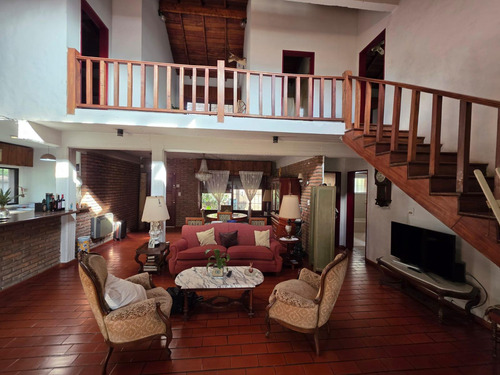 Venta De Casa 4 Ambientes. Parque Leloir