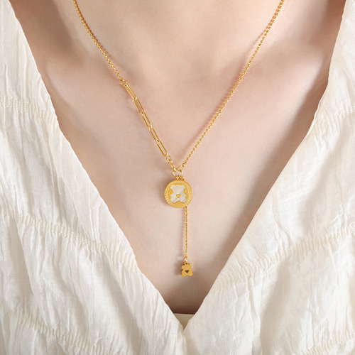Elegante Collar De Titanio Chapado En Oro Con Colgante De Os