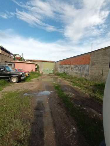Terreno En Venta En El Barrio Lourdes, Maracay