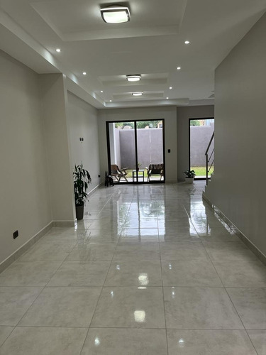 Imagen 3 de 16 de Hermosa Y Moderna Casa En Una Ubicación Privilegiada En Pozos De Santa Ana