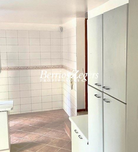 Casa En Venta De 7 Dormitorios, 6 Baños . En Las Condes Alto