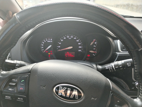 Imagen 5 de 15 de Kia Río Hashback 2017