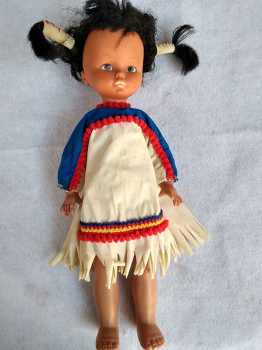 Muñeca India Nativa Americana Hong Kong 60s.   C