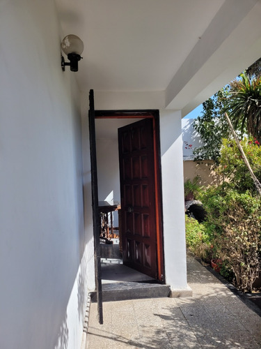 Excelente Casa En Calle Inés Rivas, Comuna De La Cisterna.