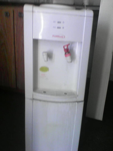 Imagen 2 de 4 de Dispensador De Agua Usado Frío Y Caliente Marca Primium