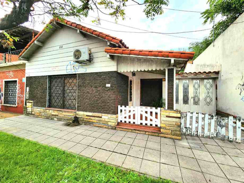 Chalet En Venta En Castelar Sur