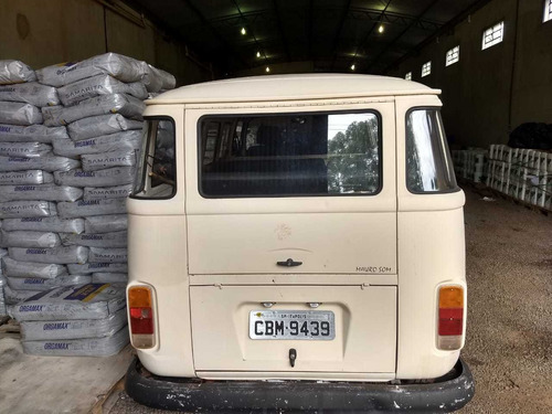 Imagem 2 de 5 de Kombi