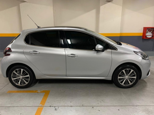 Peugeot 208 Feline 1.6 Sedan 5 Puertas