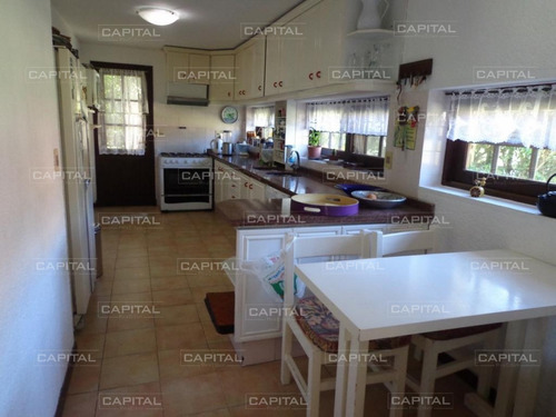 Casa De 5 Dormitorios En Playa Mansa Punta Del Este-ref:28553