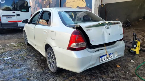 Toyota Etios Xls Inundado Hasta El Tablero