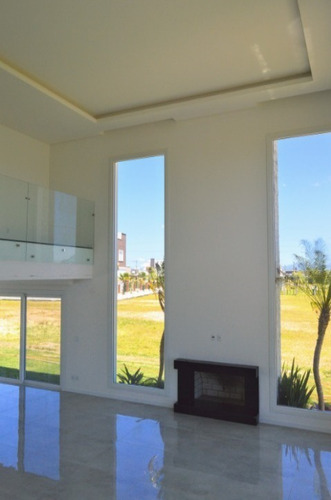 Imagem 25 de 30 de Casa À Venda Em Atlântida Sul - Ca00820 - 33410295