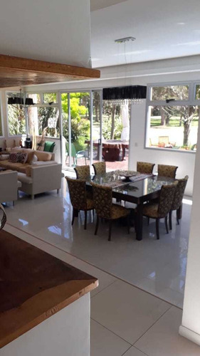 Hermosa Casa Minimalista En El Golf Con Pileta