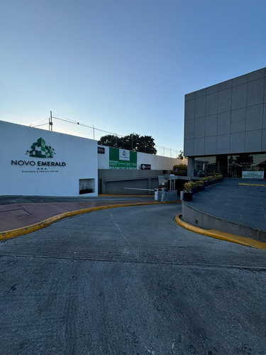 Oficina Renta, Novo Emerald Business And Health Center.