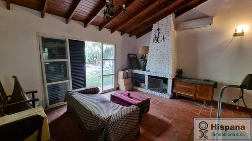 Líndísima Casa En Venta En Del Viso, Barrio Los Jazmines, Sobre Calle Arata