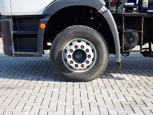 Imagem 18 de 21 de Vw 26280 Manual 6x4 Com Munck Aiz 45.000 2021 =iveco, Scania