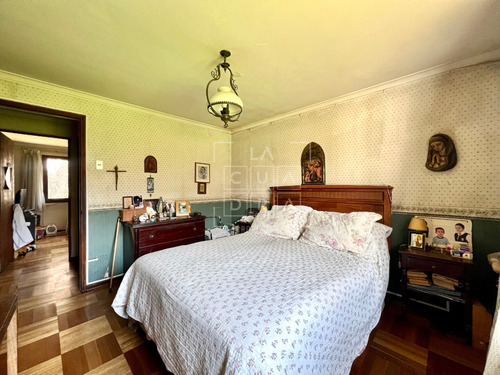 Clásica, Amplios Jardines 5d 3b+servicios