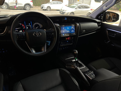 Toyota Hilux SW4 2.8 D-4D TURBO DIESEL SRX PLATINUM 7L 4X4 AUTOMÁTICO