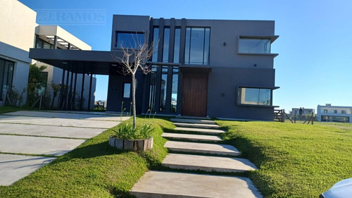 Casa En Venta En El Barrio Costas, Puertos / Escobar