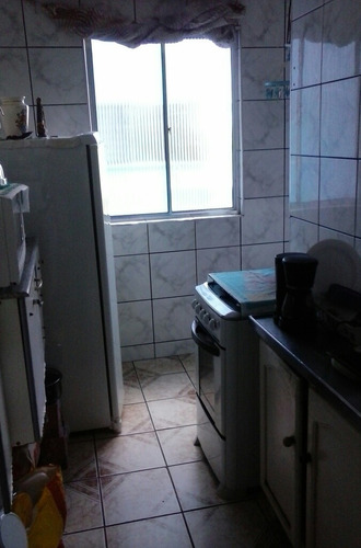 Apartamento:2 Dois Quartos 1 Sala 1 Cozinha 1 Banheiro 1 La