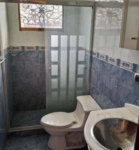 Imagen 25 de 28 de Casa Céntrica Calle Cerrada Sin Amoblar, Aire Acondicionado Central, Estilo Colonial En Alquiler Y/o Venta Trigal Norte (hg)