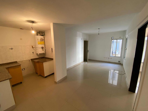Imagen 5 de 13 de Venta- Deptos 3 Ambientes Con Cochera ! Muy Buen Precio!