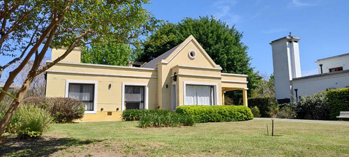 Alquiler Casa Dos Dormitorios En Country La Bahia.