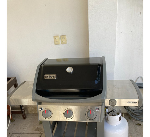 Asador Spirit Ii E-310 Weber Con 3 Quemadores Negro (Usado)
