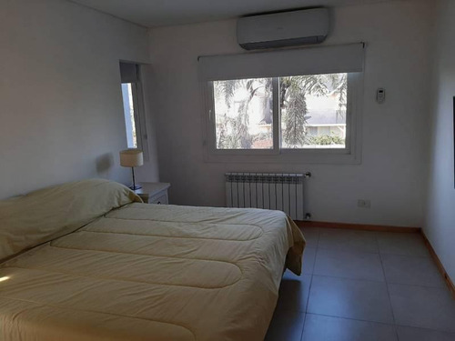 Hermosa Casa. Nueva Barrio Jacaranda