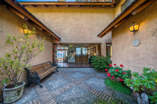 Casa En Venta De 5 Dorm. En Zapallar