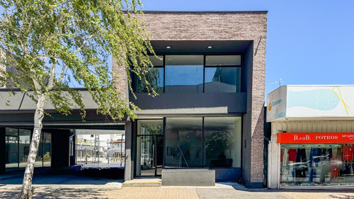 Arriendo De Amplio Local Comercial En Centro De Los Ángeles.